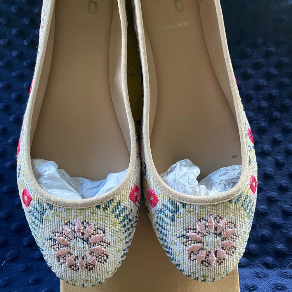 💐 Adorable Floral Flats